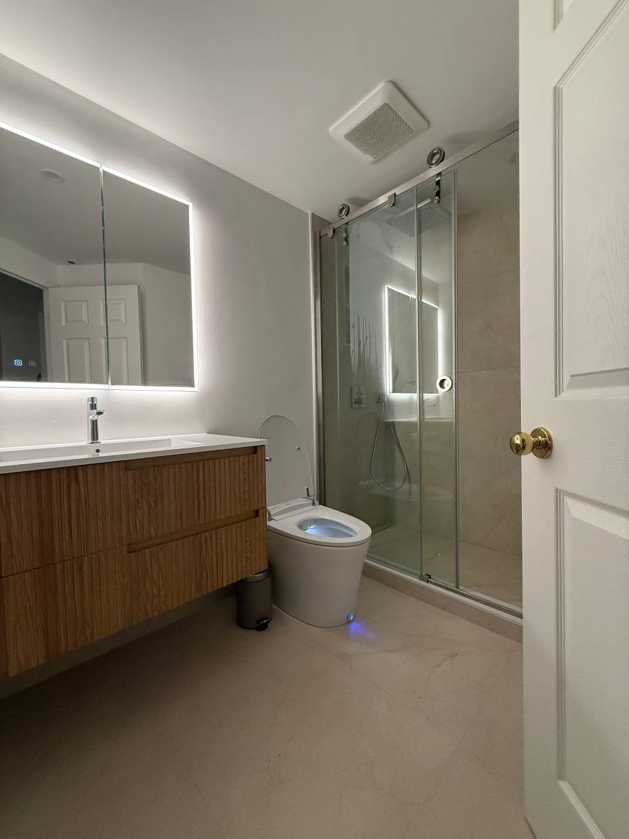 En-suite bathroom Stadium Rd.