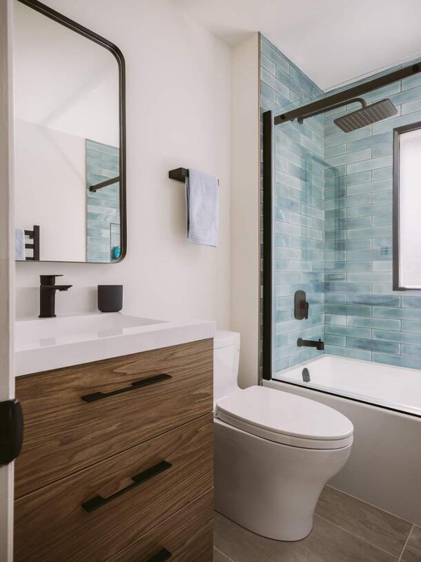 Small Bathroom Renovation: 11 Steps You Should Know Before Starting a Budget-Friendly Remodel