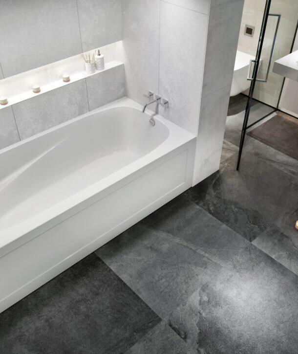 Phoenix™ 3 Skirted Bath