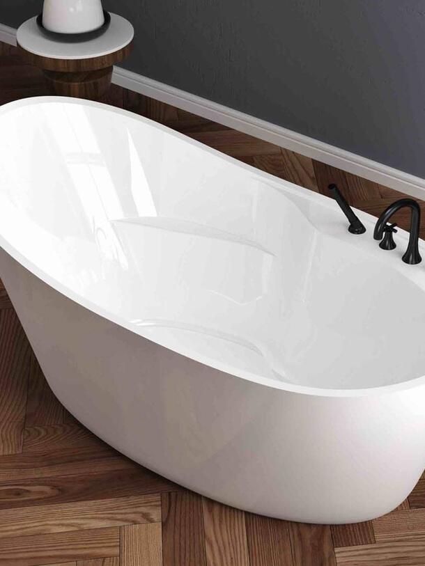 Romy with faucet deck Freestanding Bath