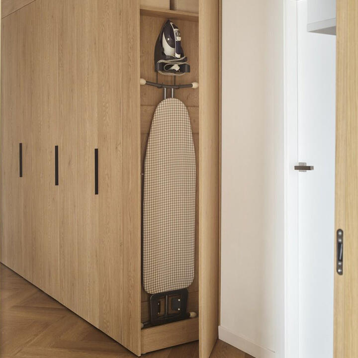 Cabinets and draws 