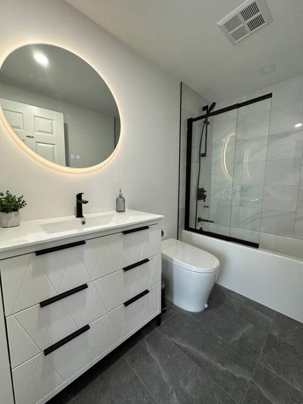 Guest bathroom townhouse Stadium Rd.