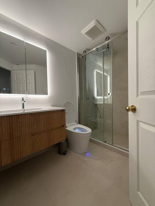 En-suite bathroom Stadium Rd.