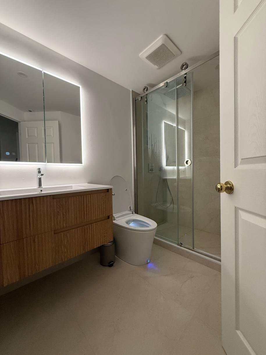 En-suite bathroom Stadium Rd.