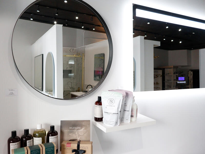 Smart Bathrooms Renovation showroom mirrors exposition