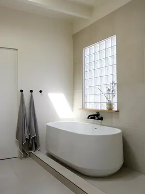 Freestanding bathtub